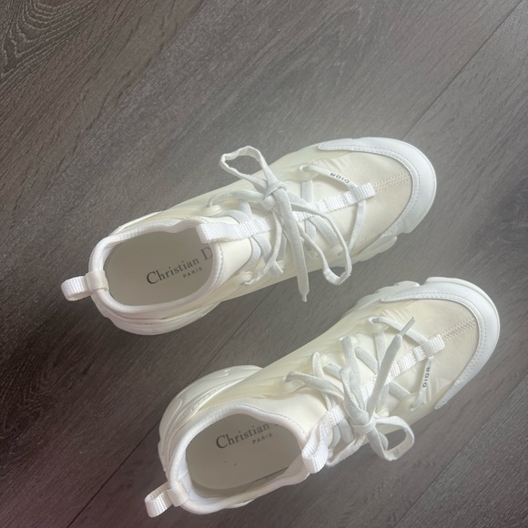 Dior D CONNECT SNEAKERS
White Technical Fabric size: 37.5 - Picture 1 of 7